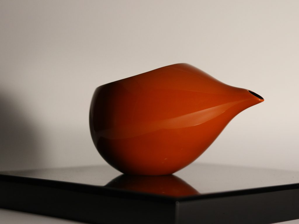 FREEDOM, a sake pitcher in urushi lacquer by Naoya Takayama